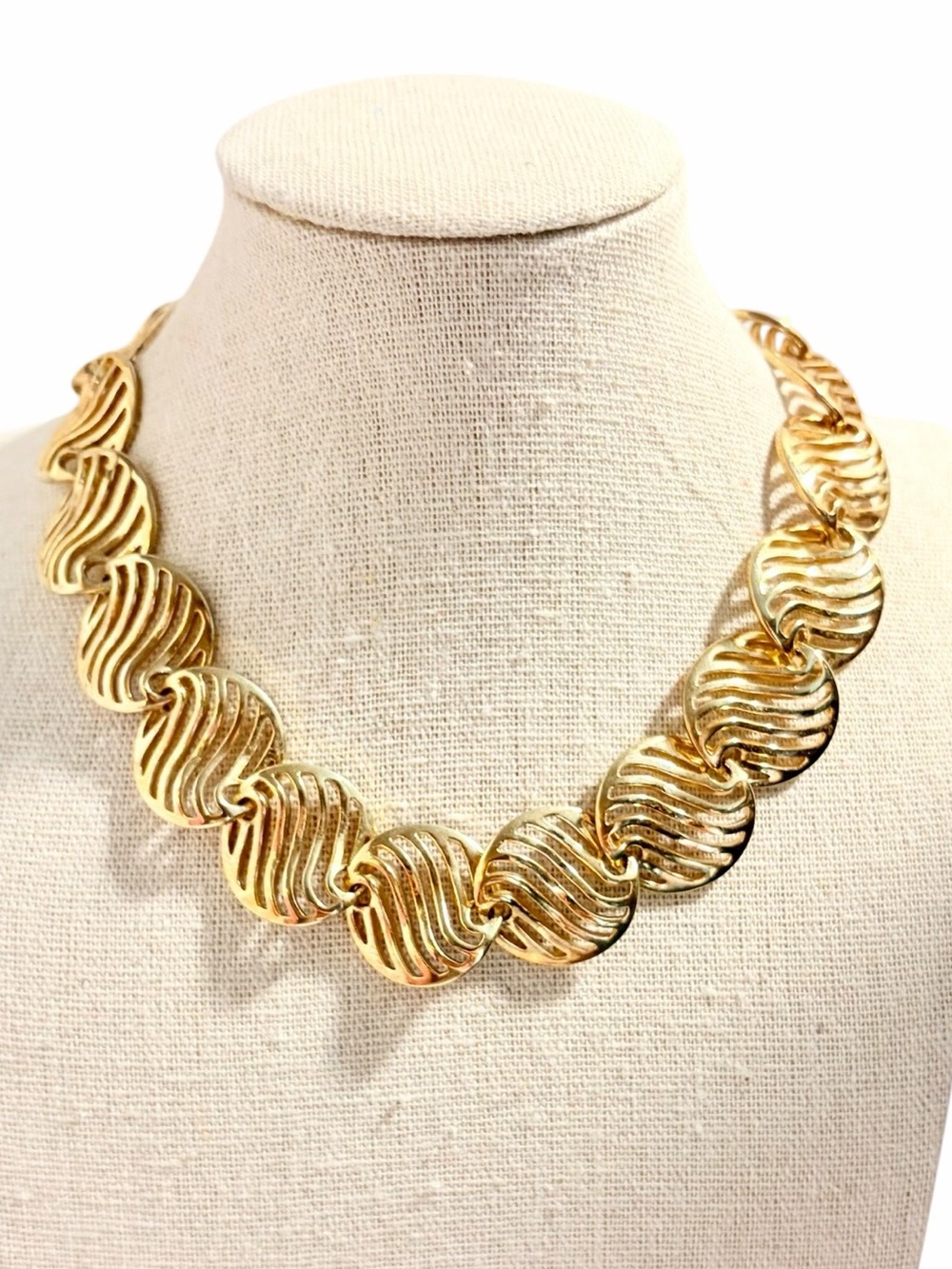 Vintage 1980s Trifari Gold Tone Modernist chunky statement collar necklace